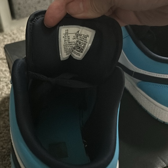 Jordan 1 low UNC light blue, dark blue, white size 10. NEW with OG box - Picture 3 of 5